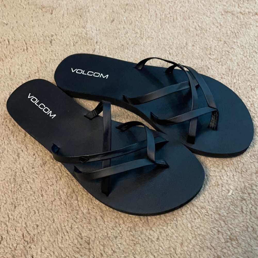 Volcom women’s strappy sandals black 7